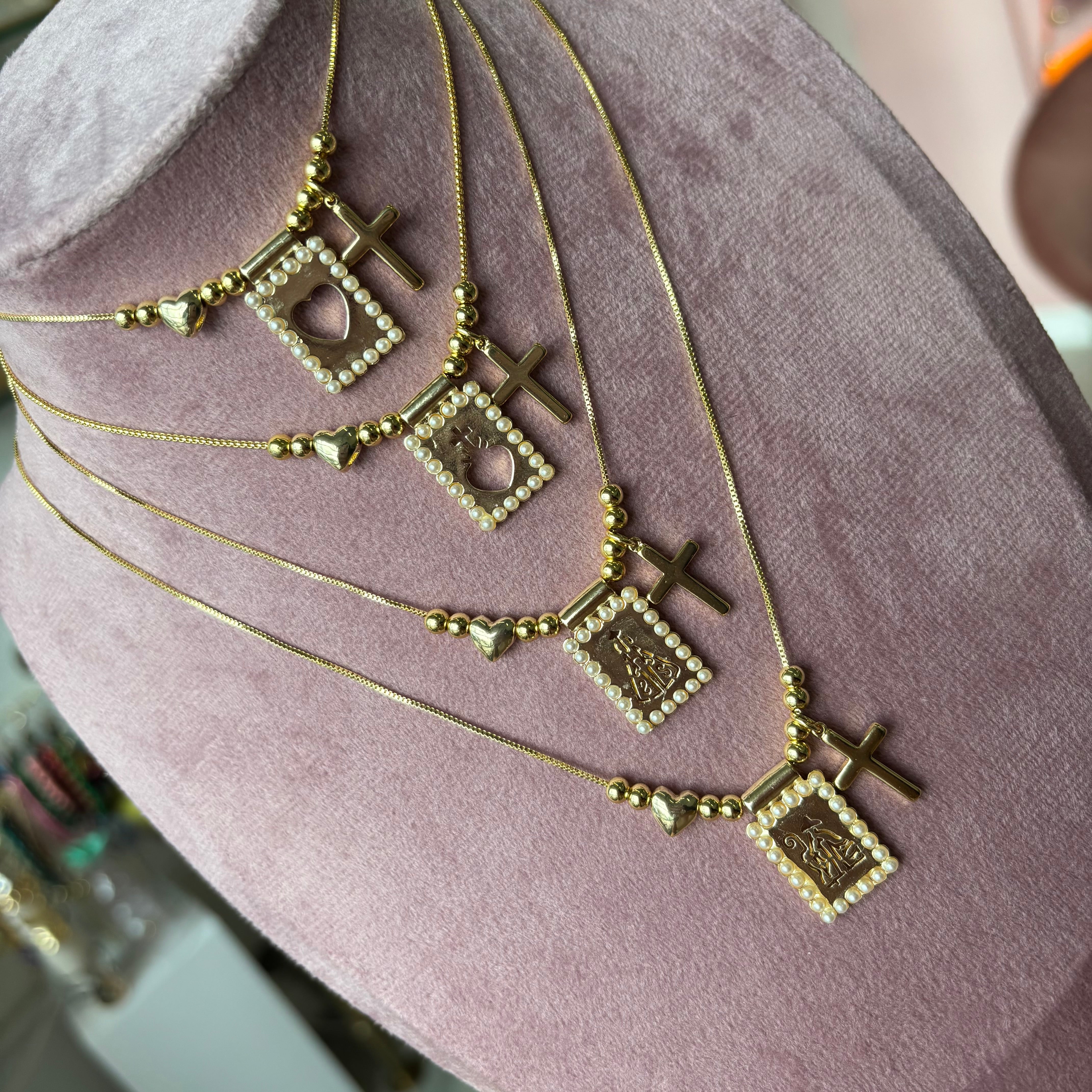 Escapulario Pearl Frame Necklace