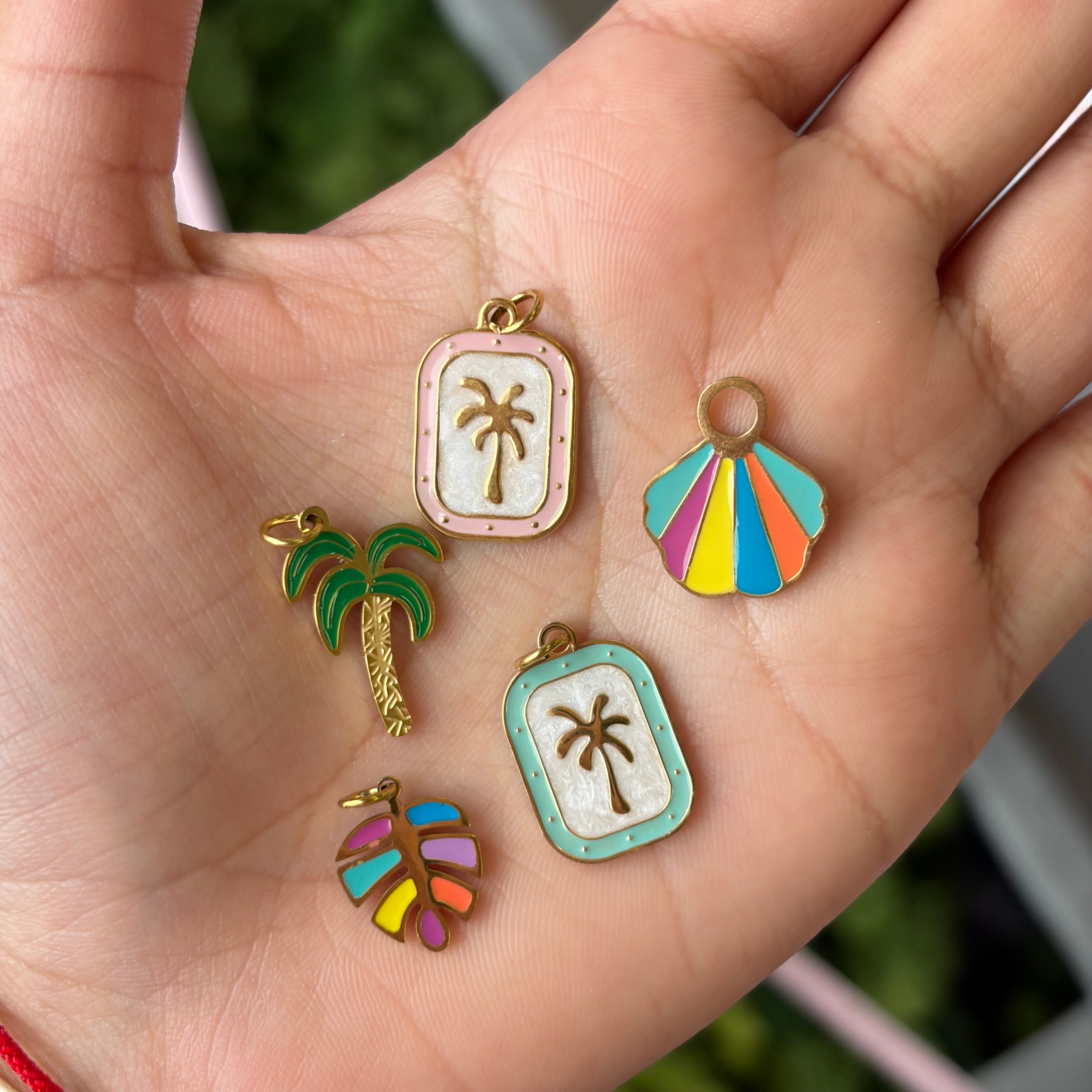 Isla Vibes Charm