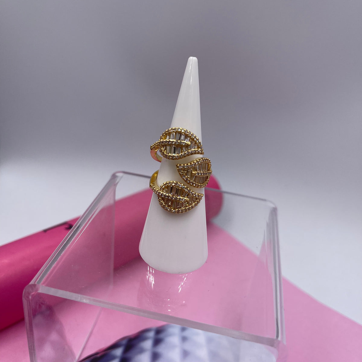 3 Leafs Ring