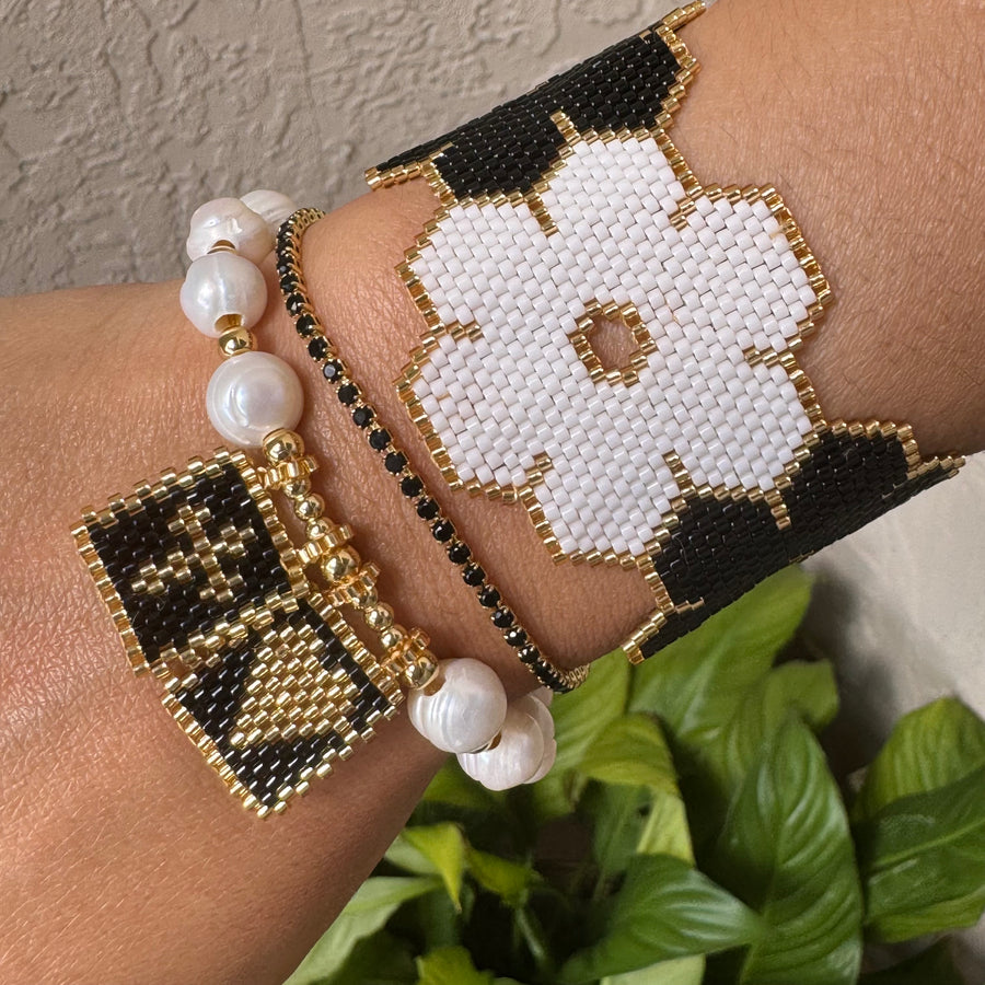 Black and White Flower Beaded Bracelet