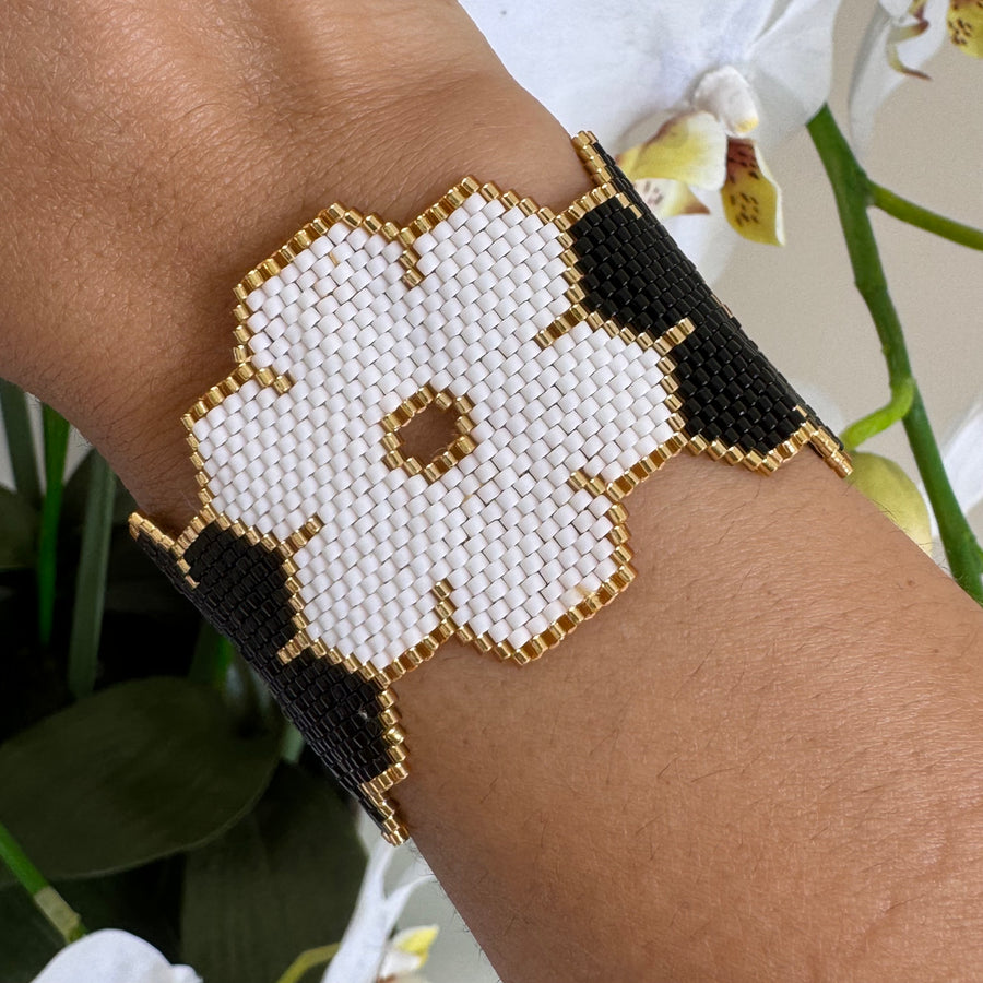 Black and White Flower Beaded Bracelet