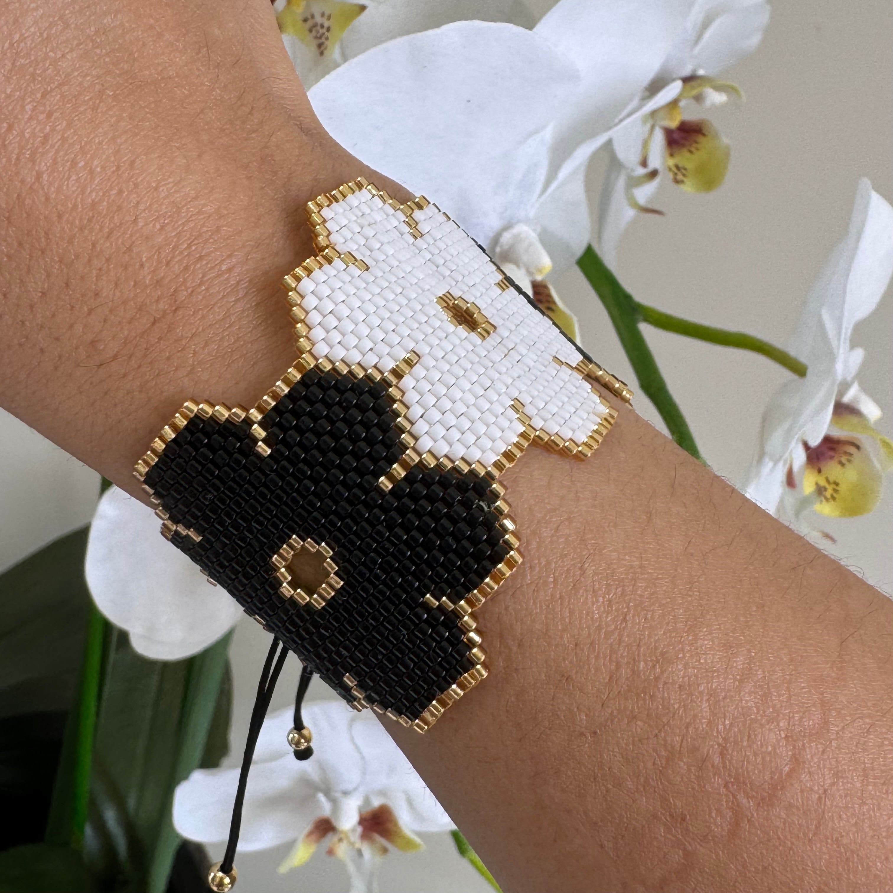 Black and White Flower Beaded Bracelet