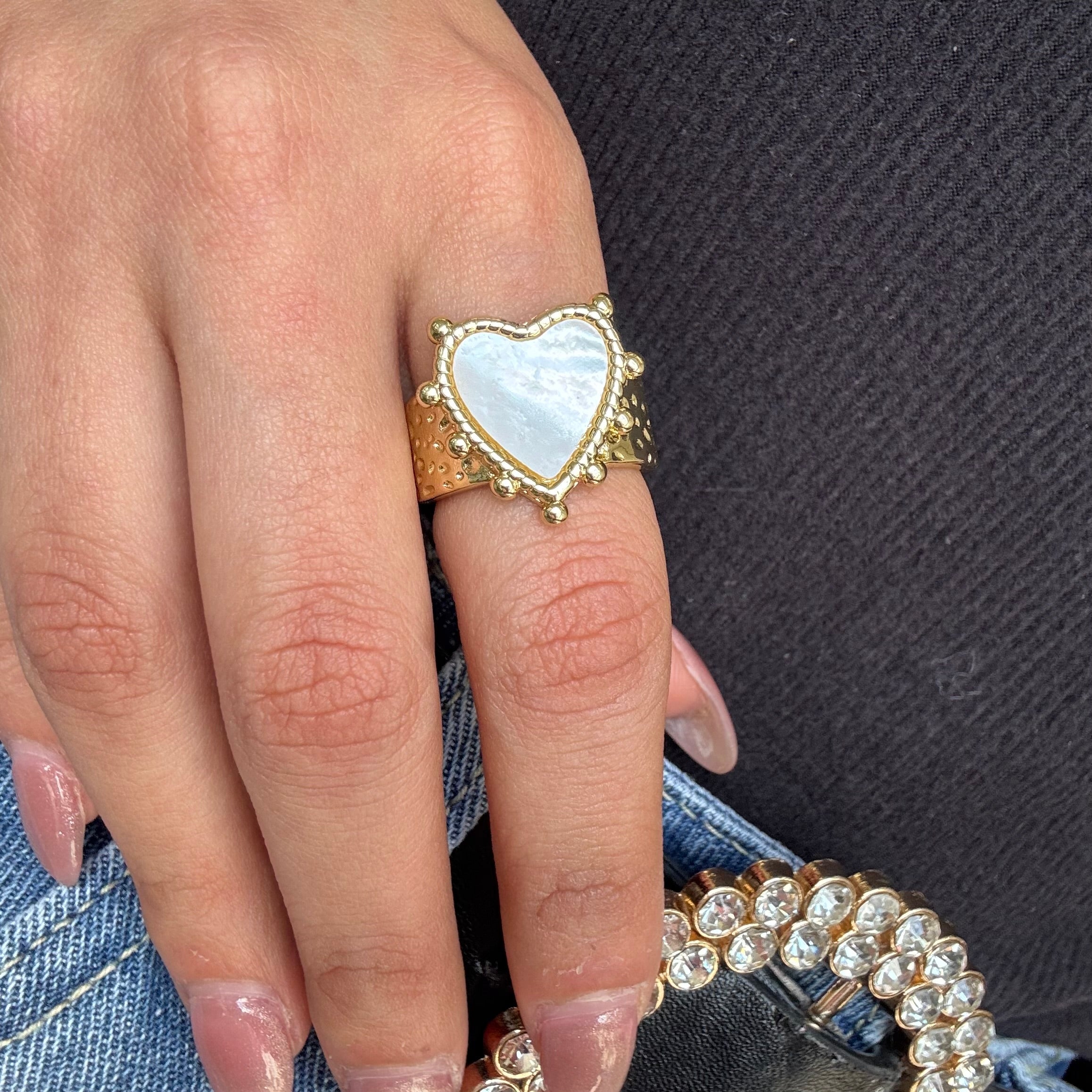 Nacar Hearts Ring