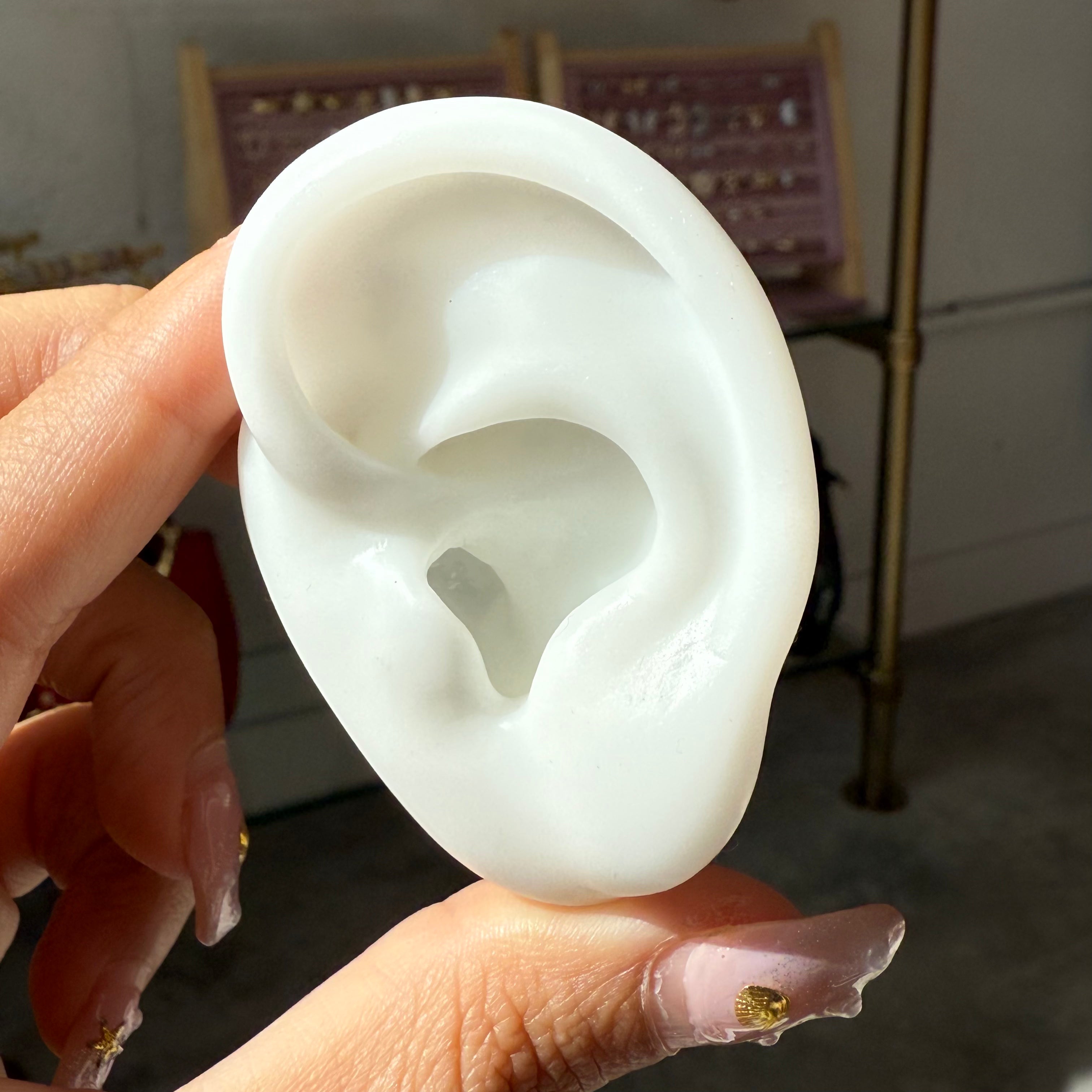 EAR DISPLAYER