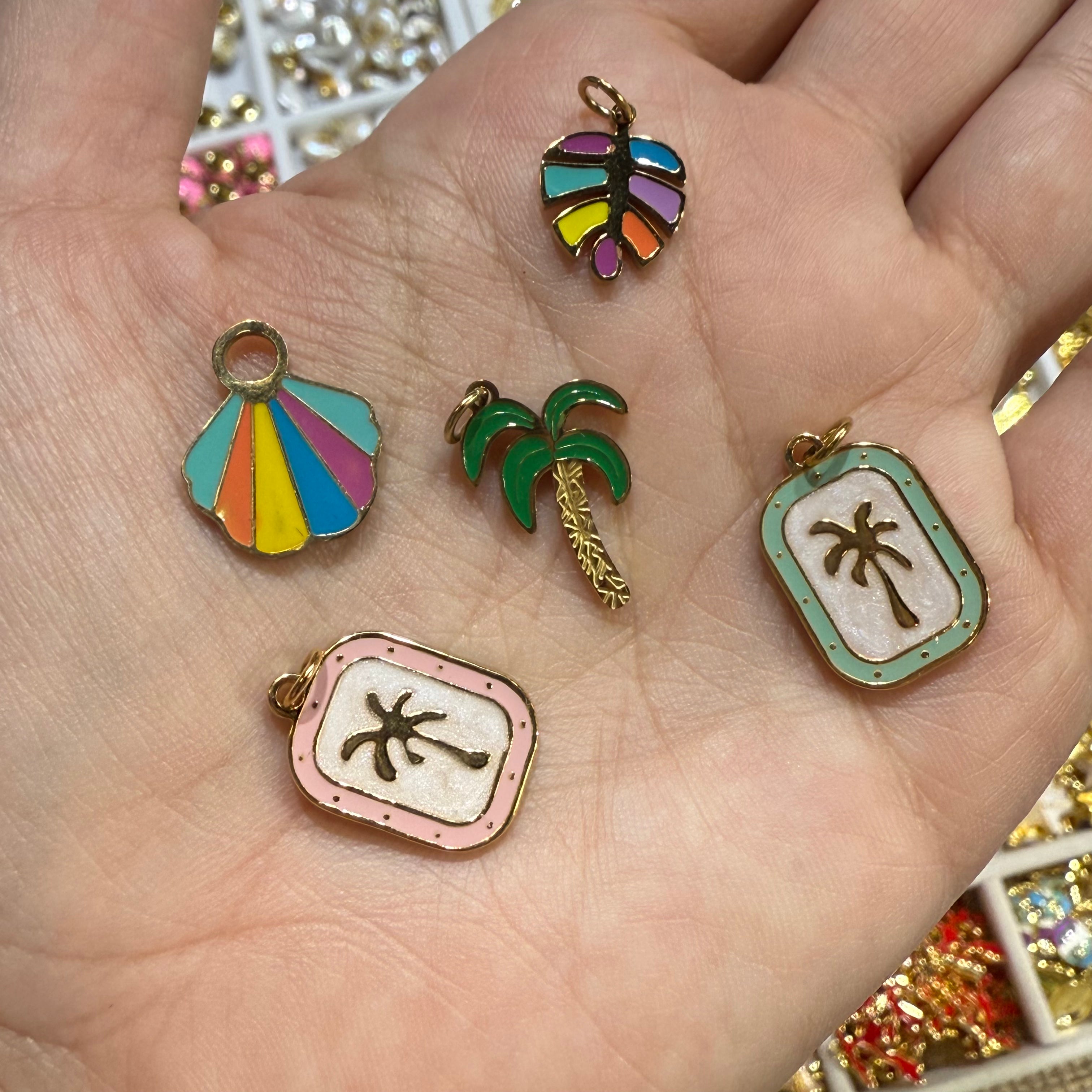 Isla Vibes Charm
