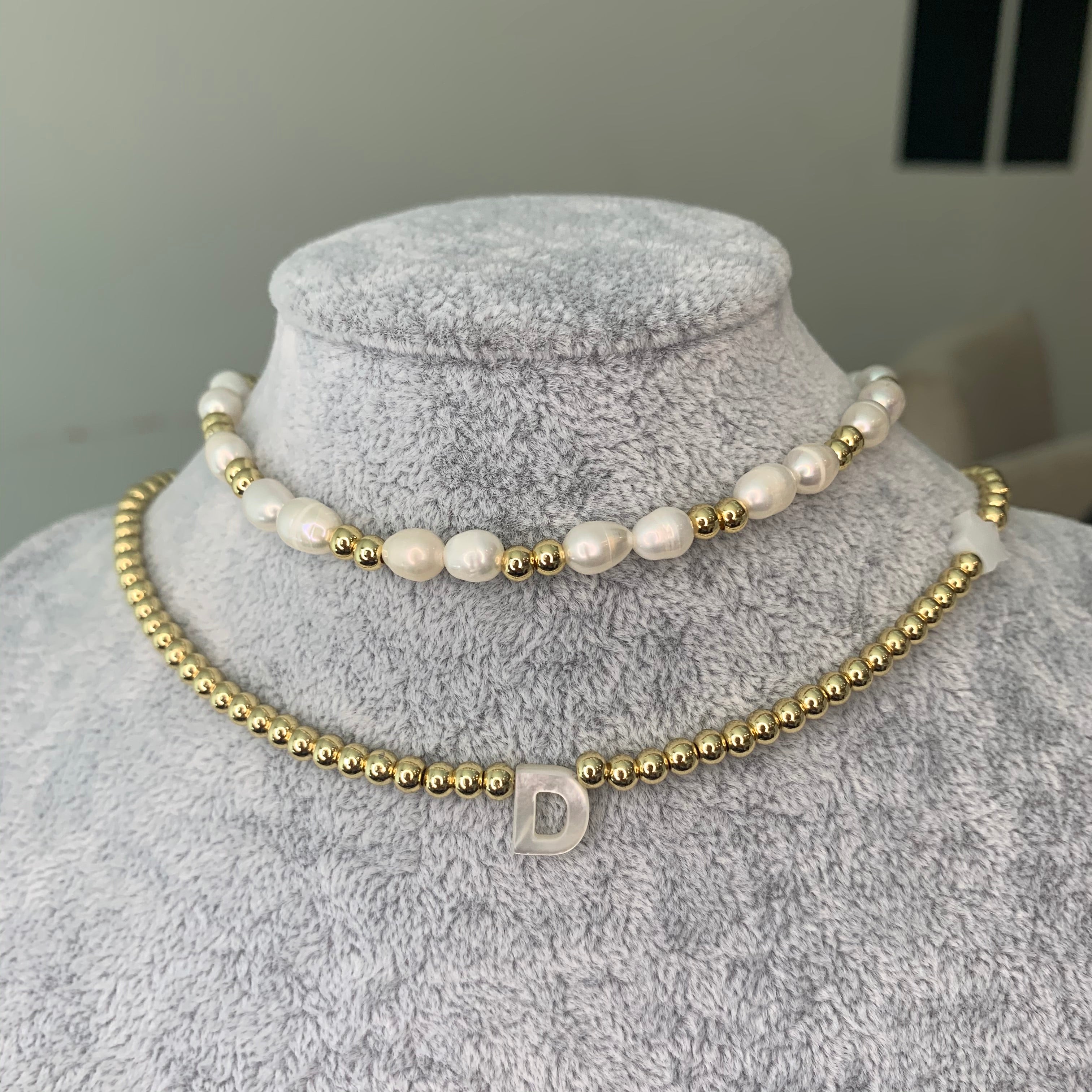 Simple Pearls Choker