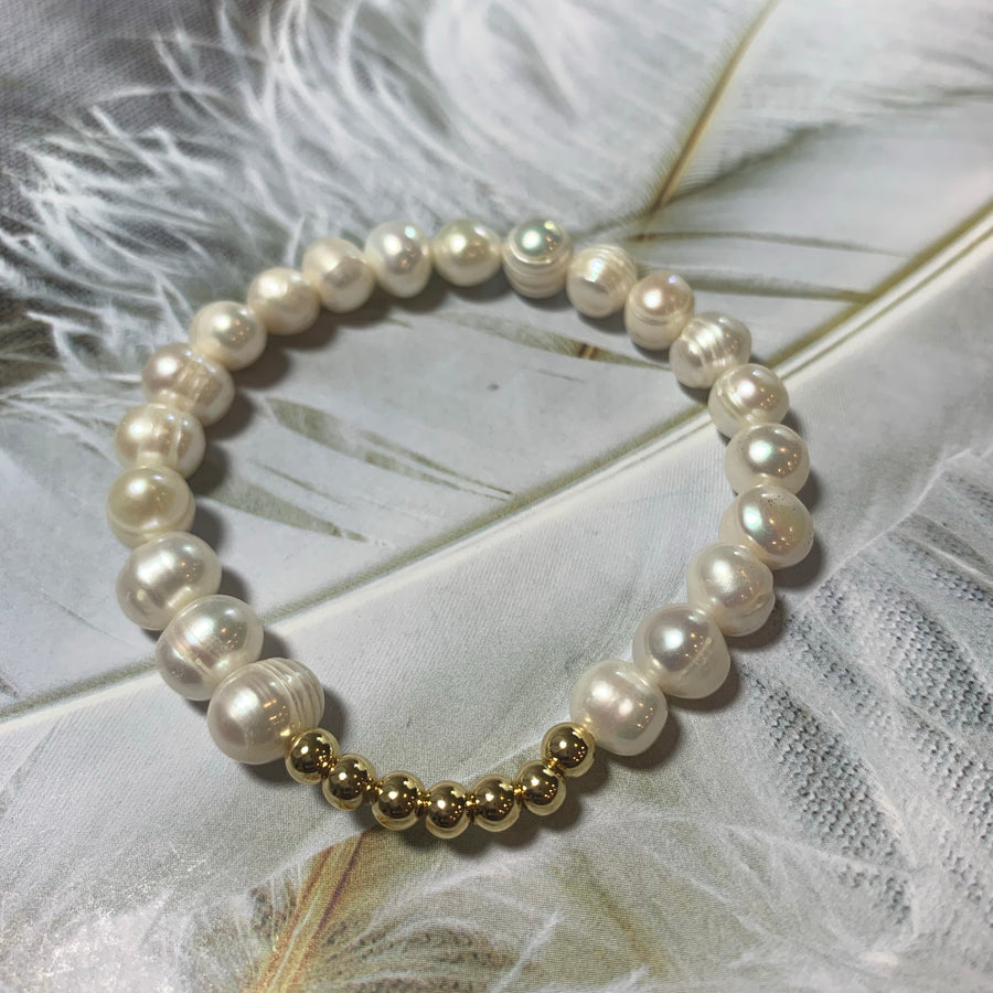 Line Pearls Bracelet