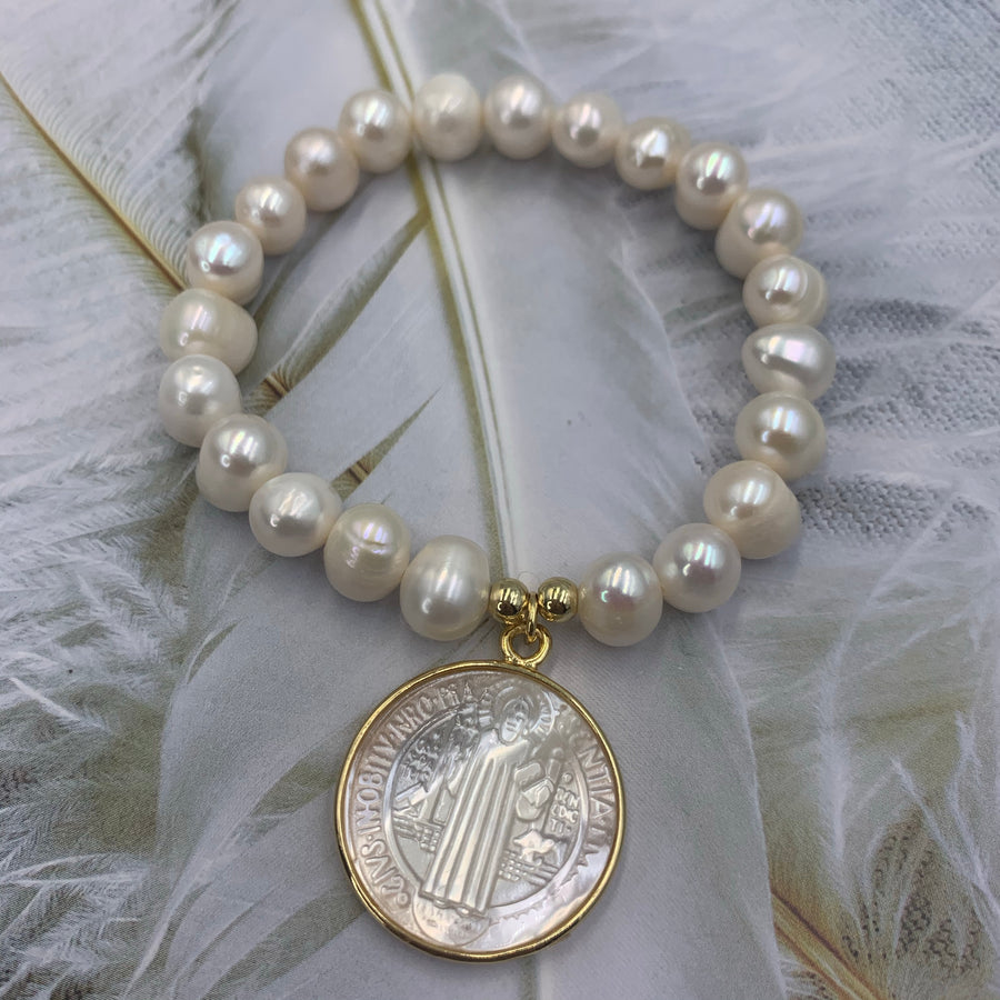 Medallion Pearls Bracelet