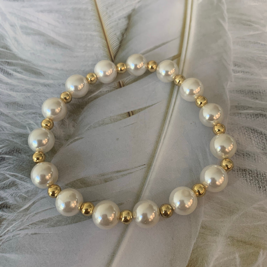 Line Pearls Bracelet