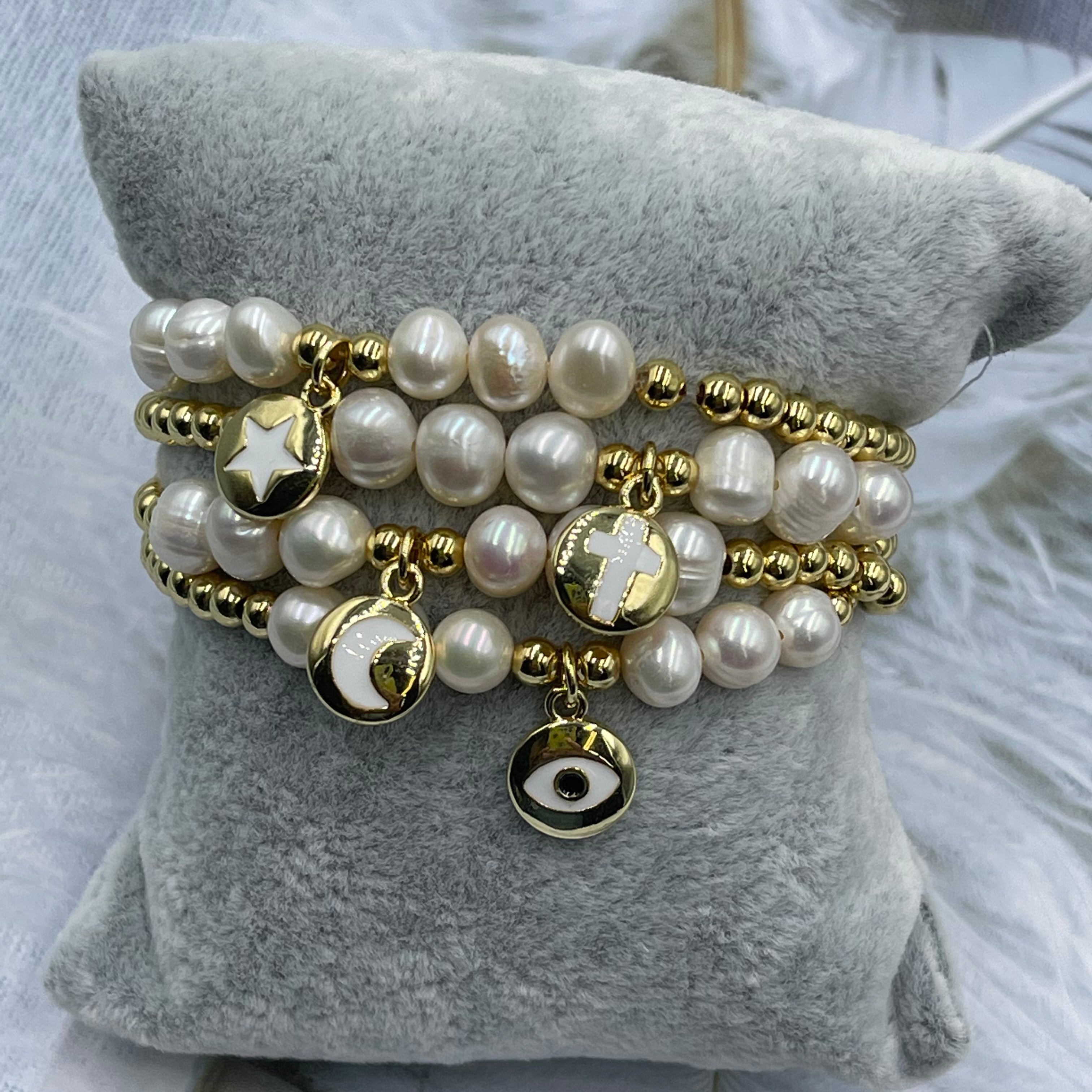 Pearls and Gold beads Bracelet