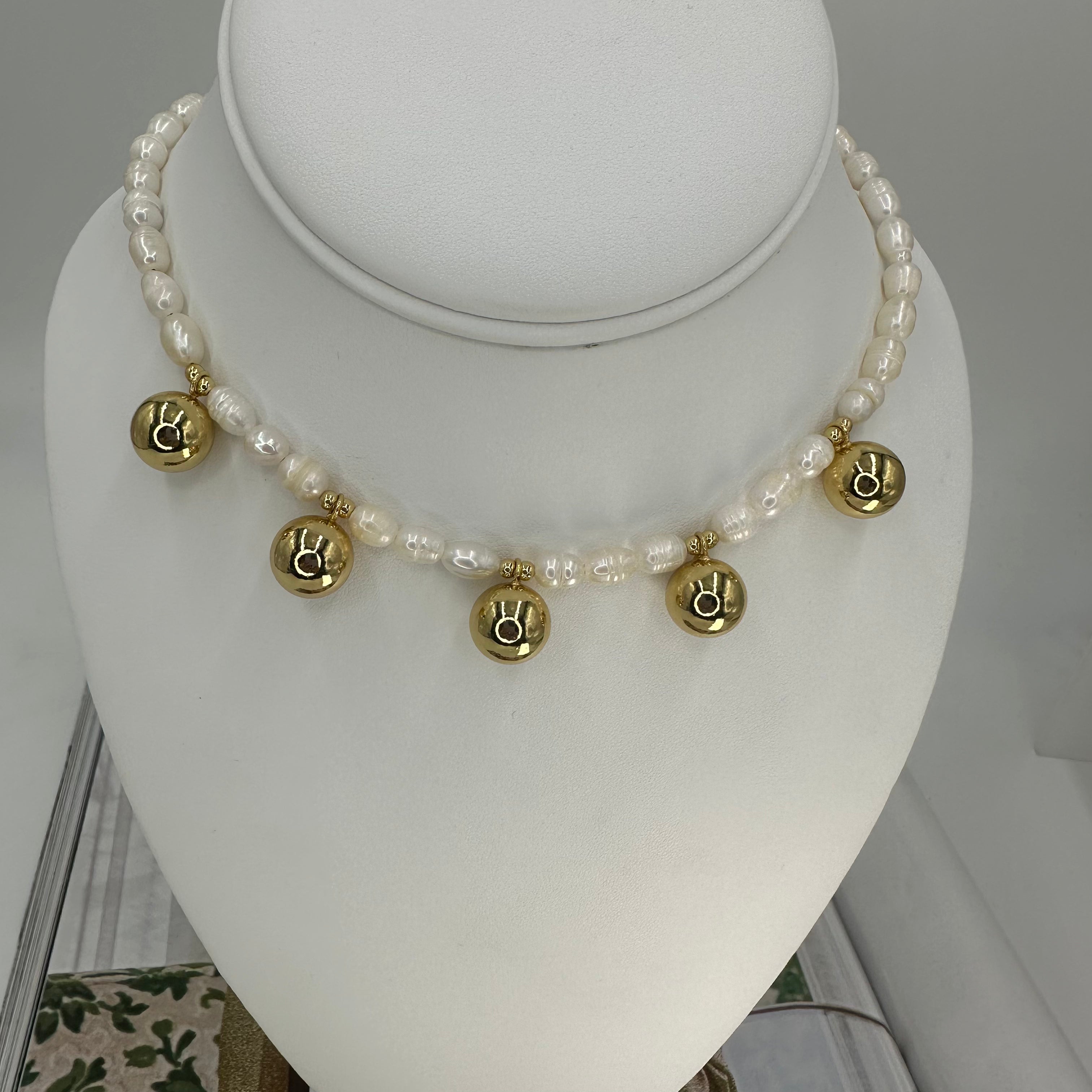 Chunky Gold beads Pearls Necklace